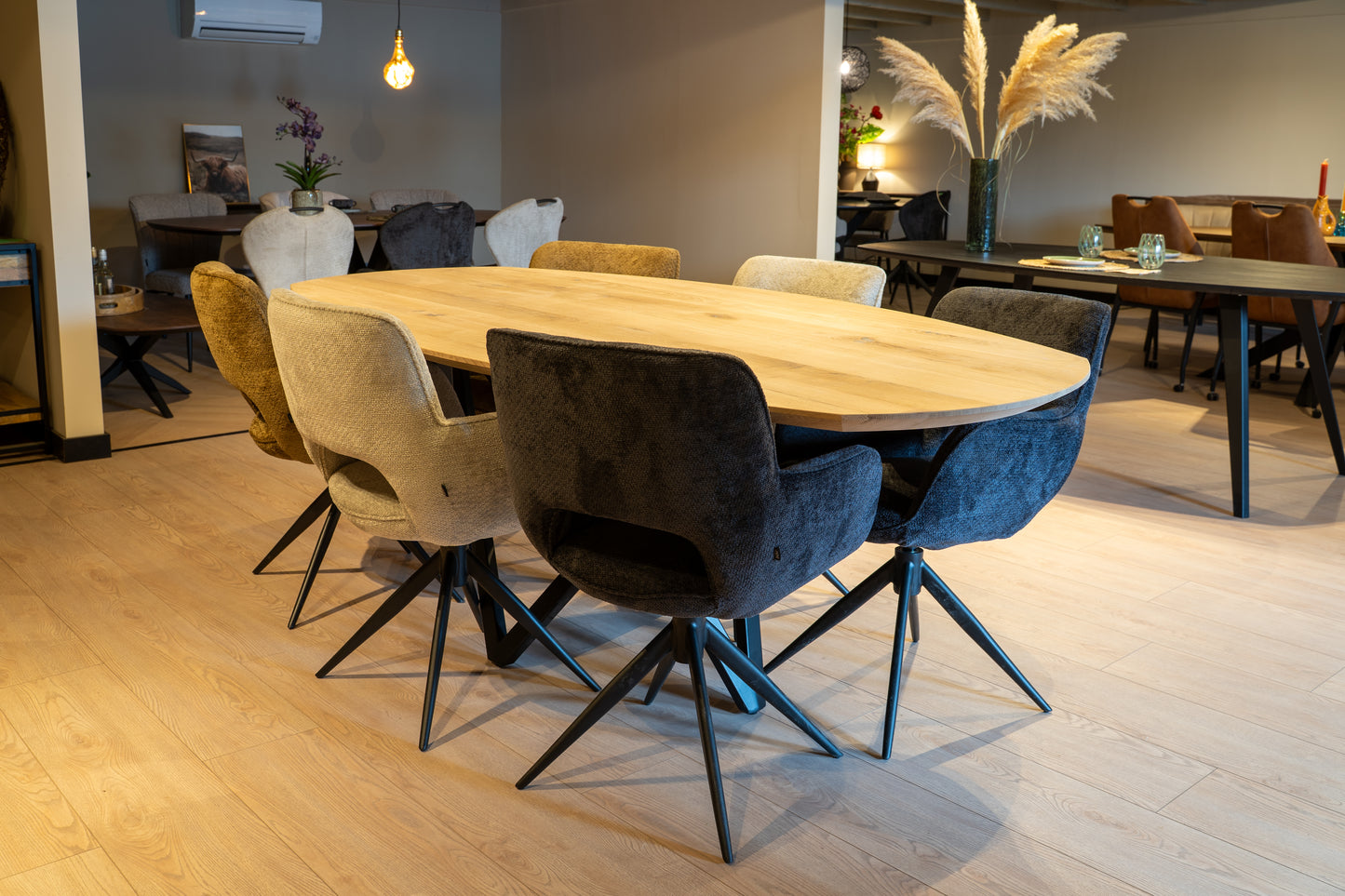 Massief Eiken Deens Ovalen Tafel - Met Hoek